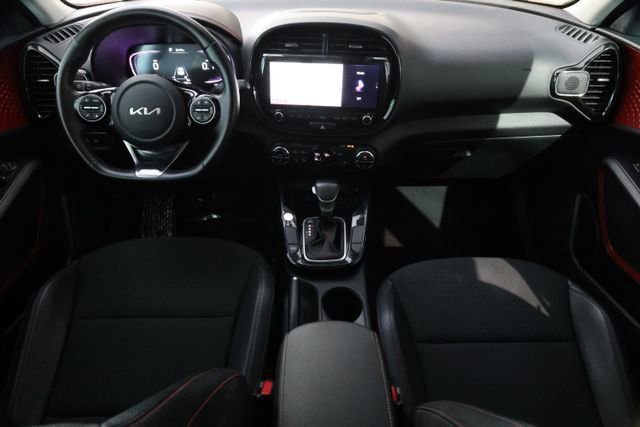 Used 2025 Kia Soul GT-Line image 13