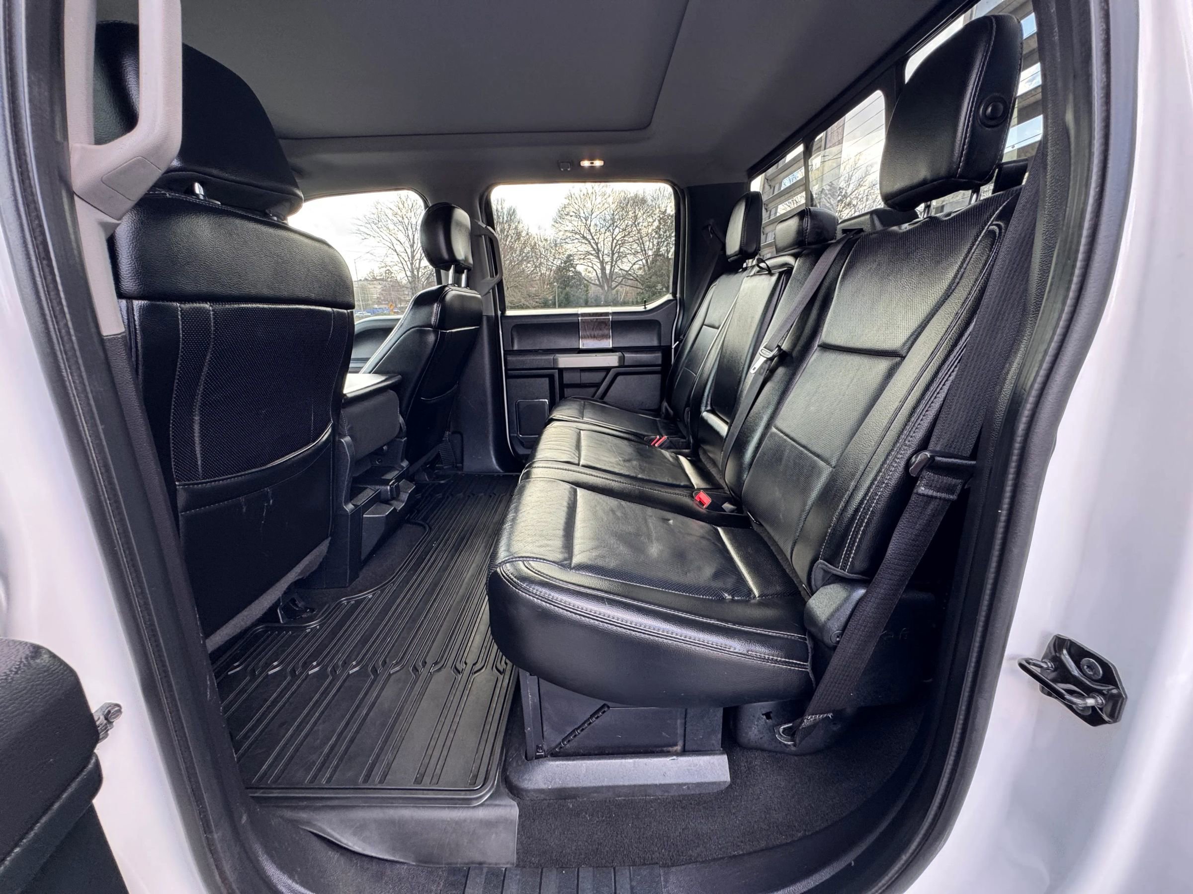 Used 2018 Ford F350 Lariat w/ Camper Package image 17