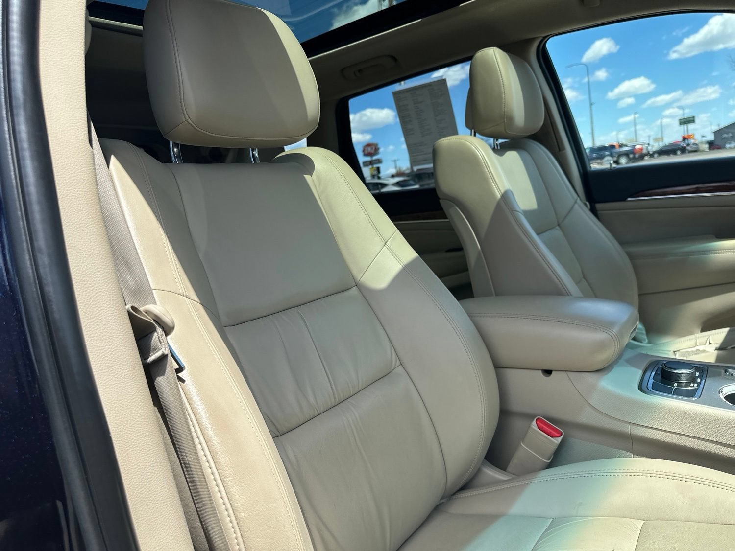 Used 2011 Jeep Grand Cherokee Limited AWD/4WD image 34