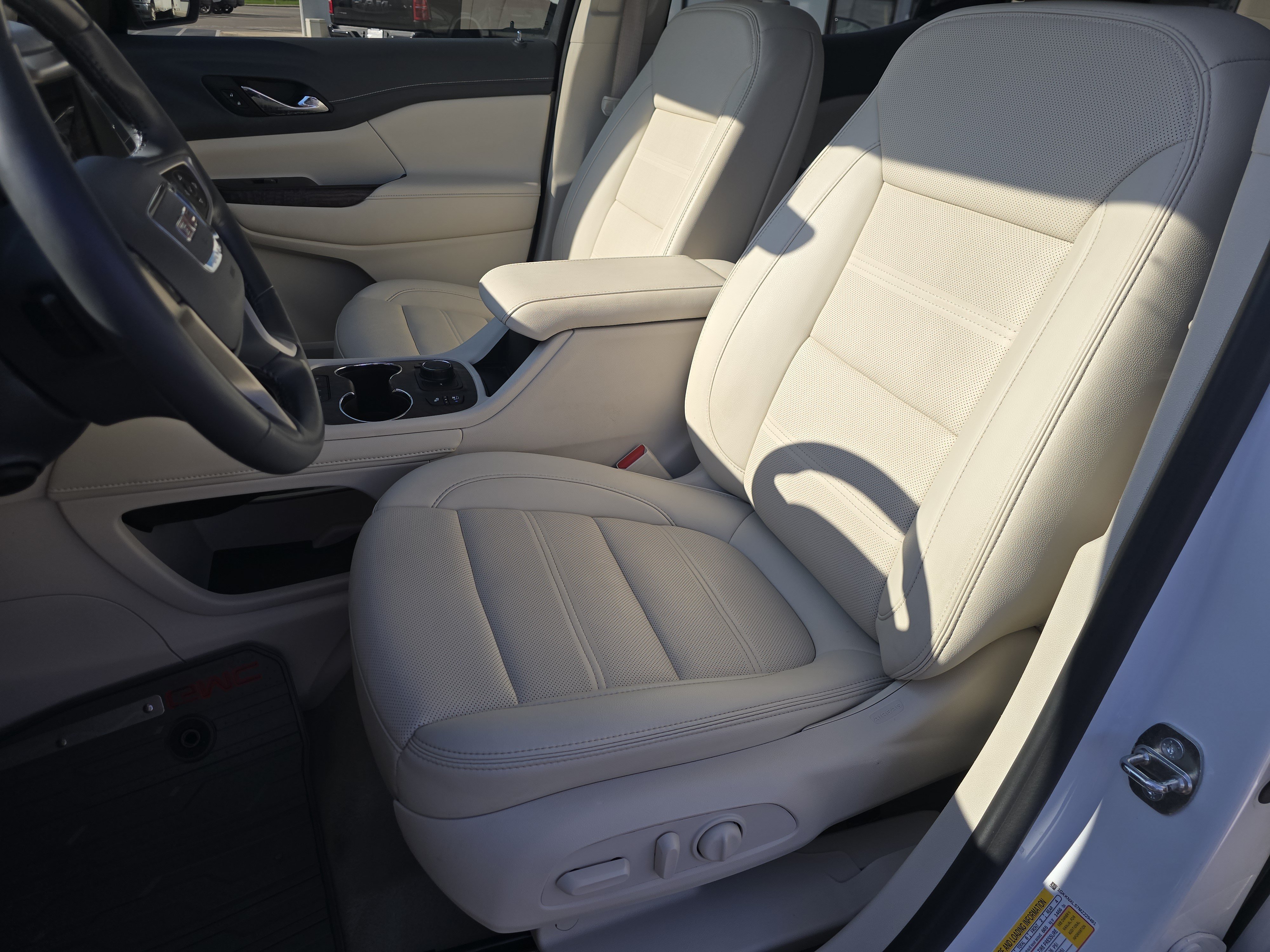 Used 2021 GMC Acadia Denali w/ Denali Technology Package AWD/4WD image 23