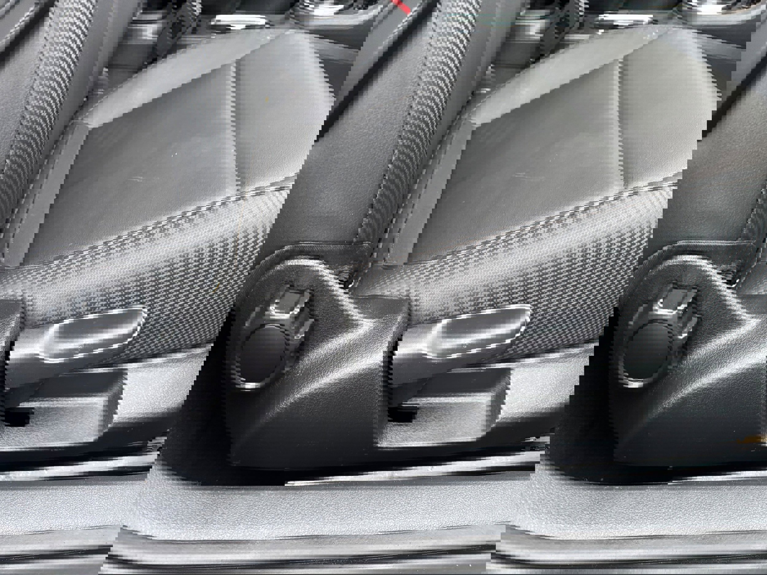 Used 2013 Volkswagen Beetle 2.5 image 25