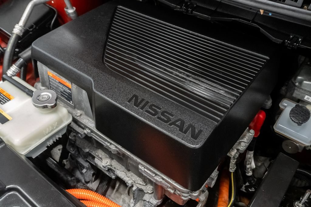 Used 2020 Nissan Leaf SV w/ SV Technology Package FWD image 4