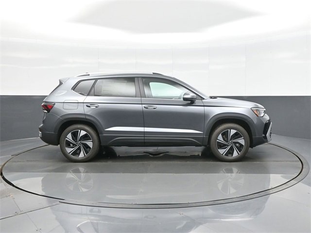 New 2026 Volkswagen Taos SE image 8