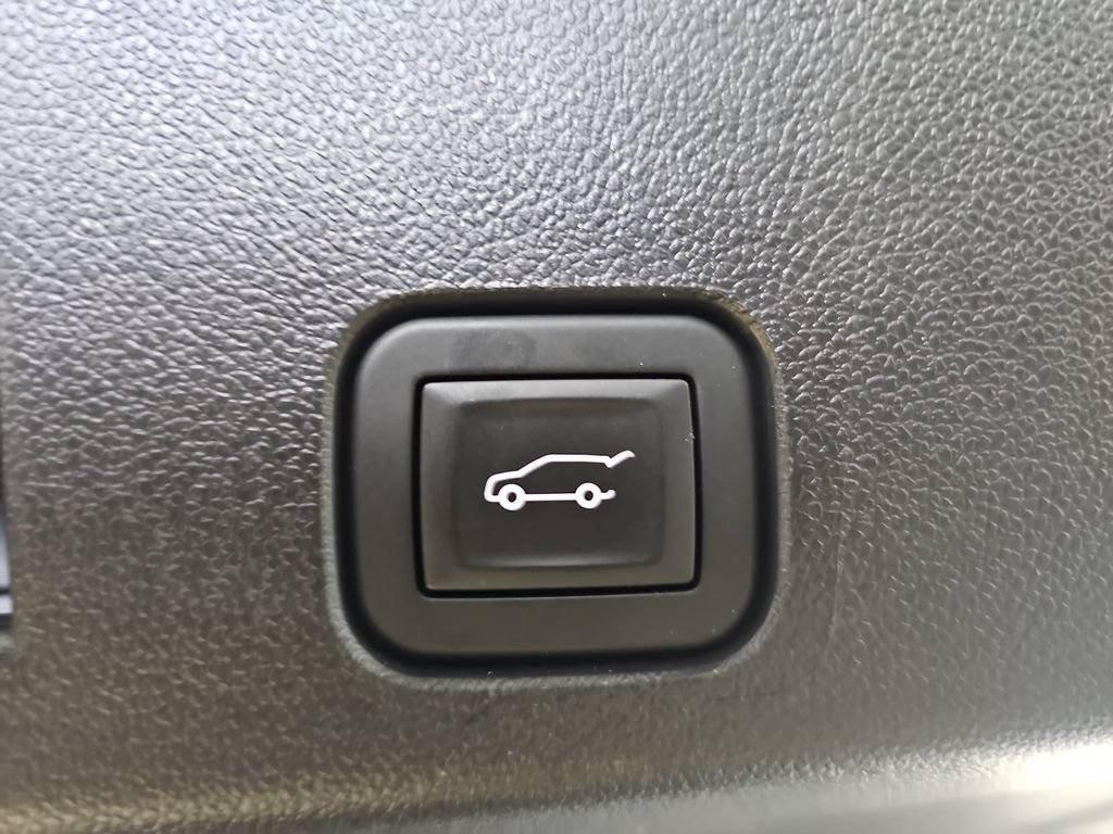 Used 2025 Chevrolet Traverse LT AWD/4WD image 19