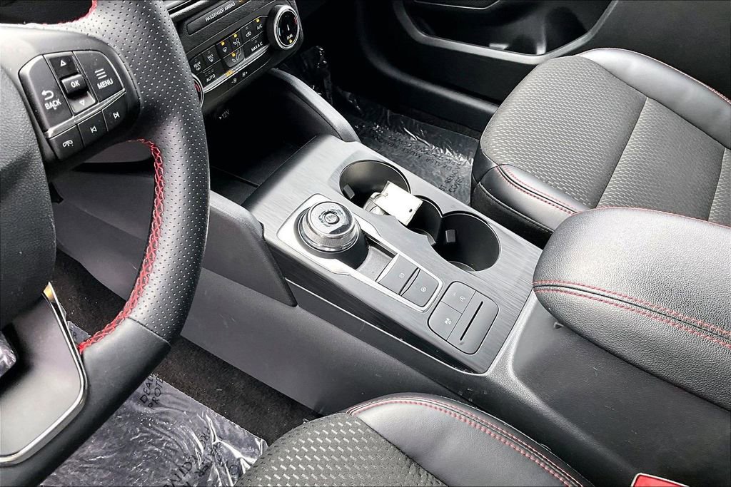 Certified 2025 Ford Escape ST-Line AWD/4WD image 16