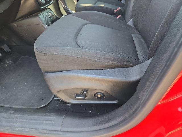 Used 2017 Jeep Renegade Latitude w/ Popular Equipment Group FWD image 25
