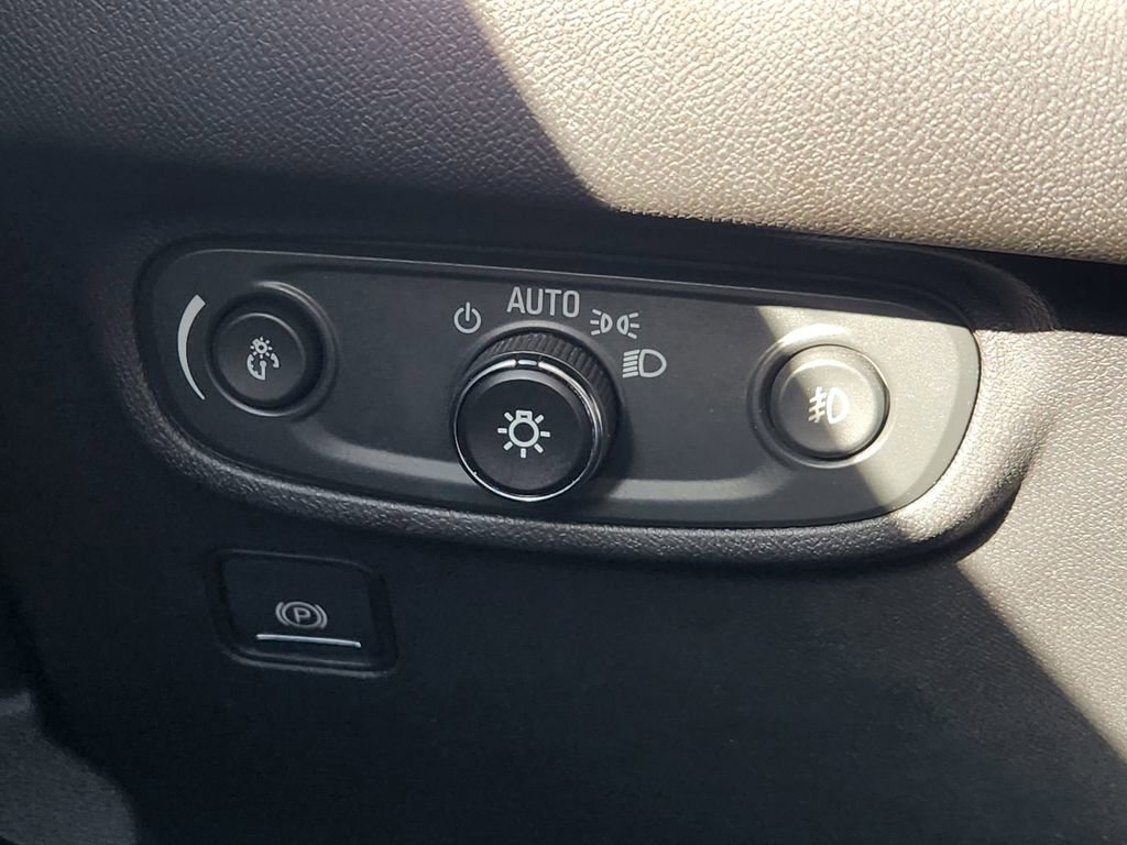 Used 2024 GMC Terrain SLT image 23