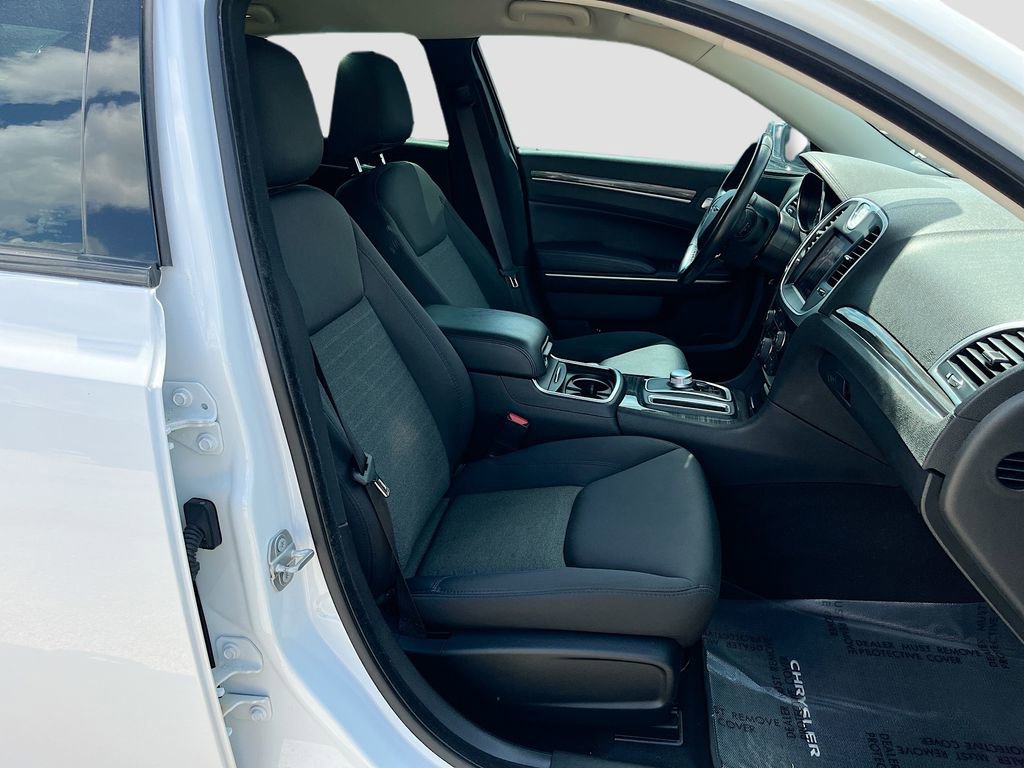 Used 2020 Chrysler 300 Touring w/ Sport Appearance Package image 26