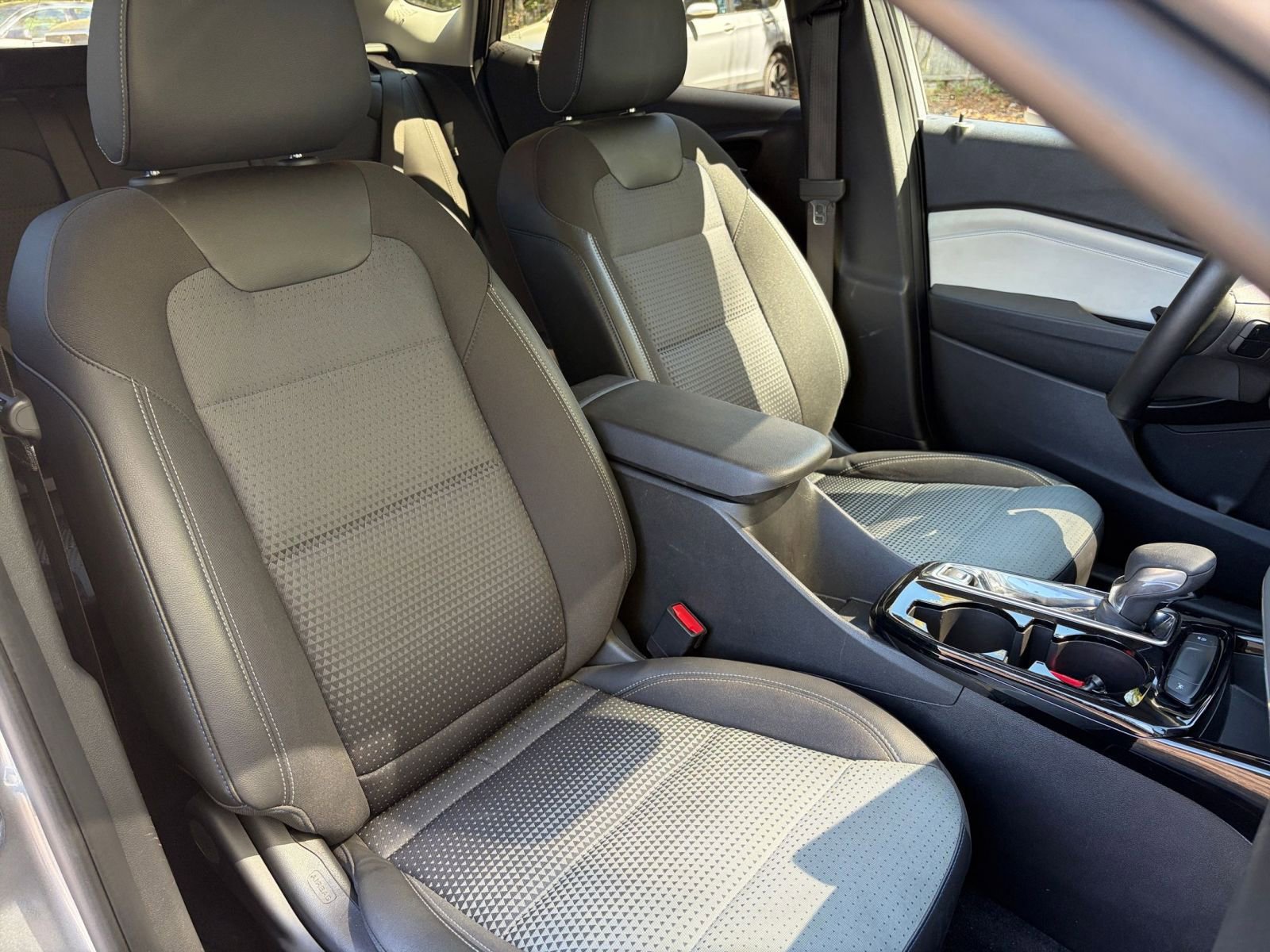 Used 2025 Chevrolet Trax LT w/ LT Convenience Package FWD image 35