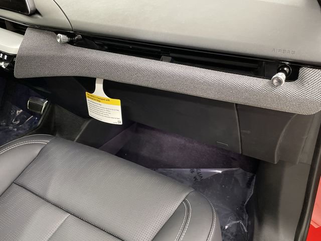 New 2025 Cadillac Optiq Sport 2 w/ LPO, Floor Liner Package AWD/4WD image 27
