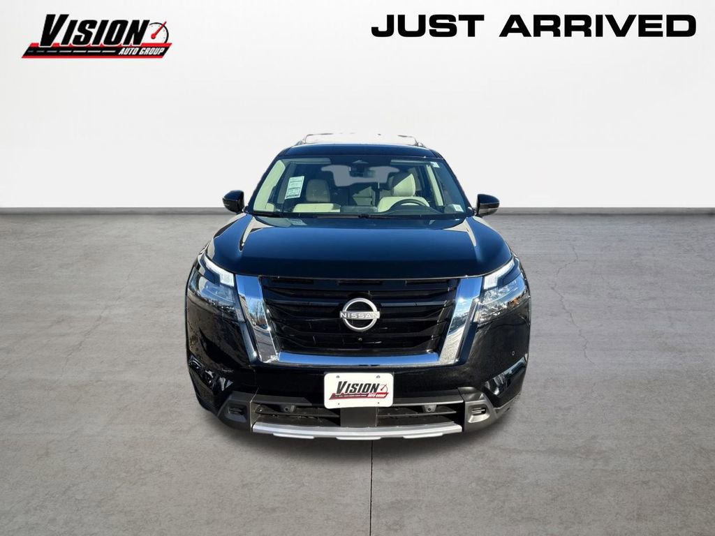 New 2025 Nissan Pathfinder SL image 2