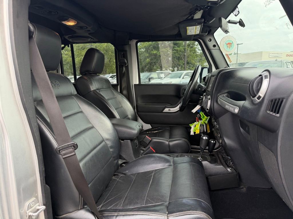 Used 2012 Jeep Wrangler Unlimited Rubicon w/ Connectivity Group AWD/4WD image 22