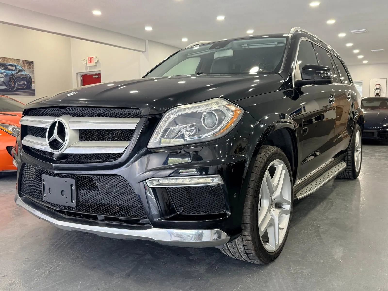 Used 2013 Mercedes-Benz GL 550 4MATIC image 3