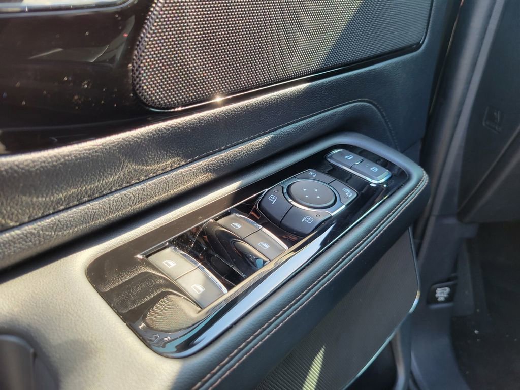 Used 2025 Lincoln Aviator AWD image 15