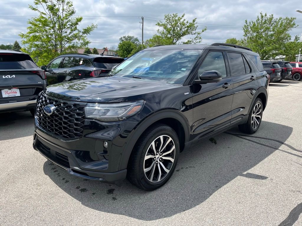 Used 2025 Ford Explorer ST-Line AWD/4WD image 3