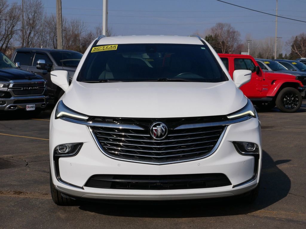 Used 2023 Buick Enclave Essence image 2