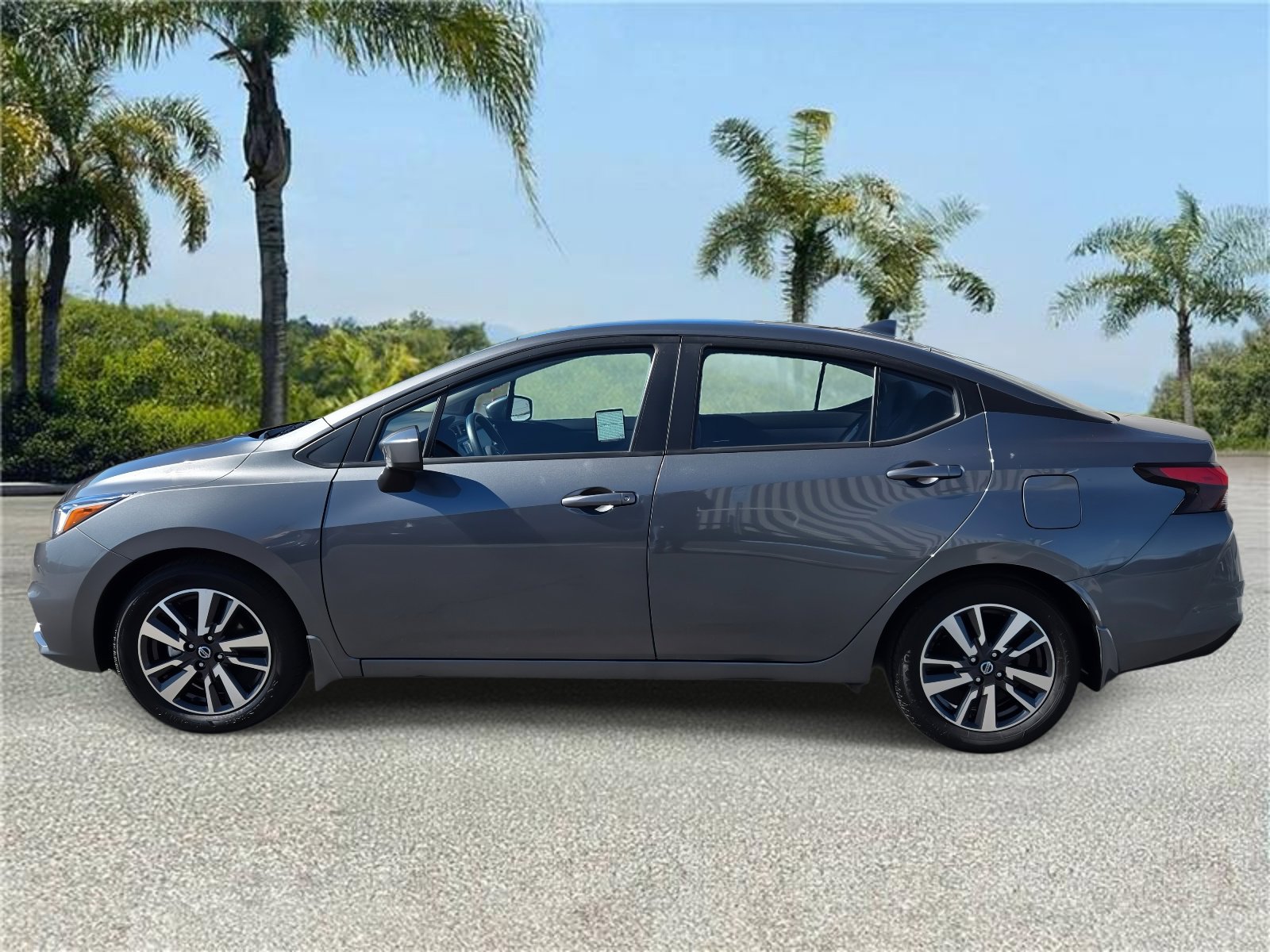 Used 2022 Nissan Versa SV FWD image 3