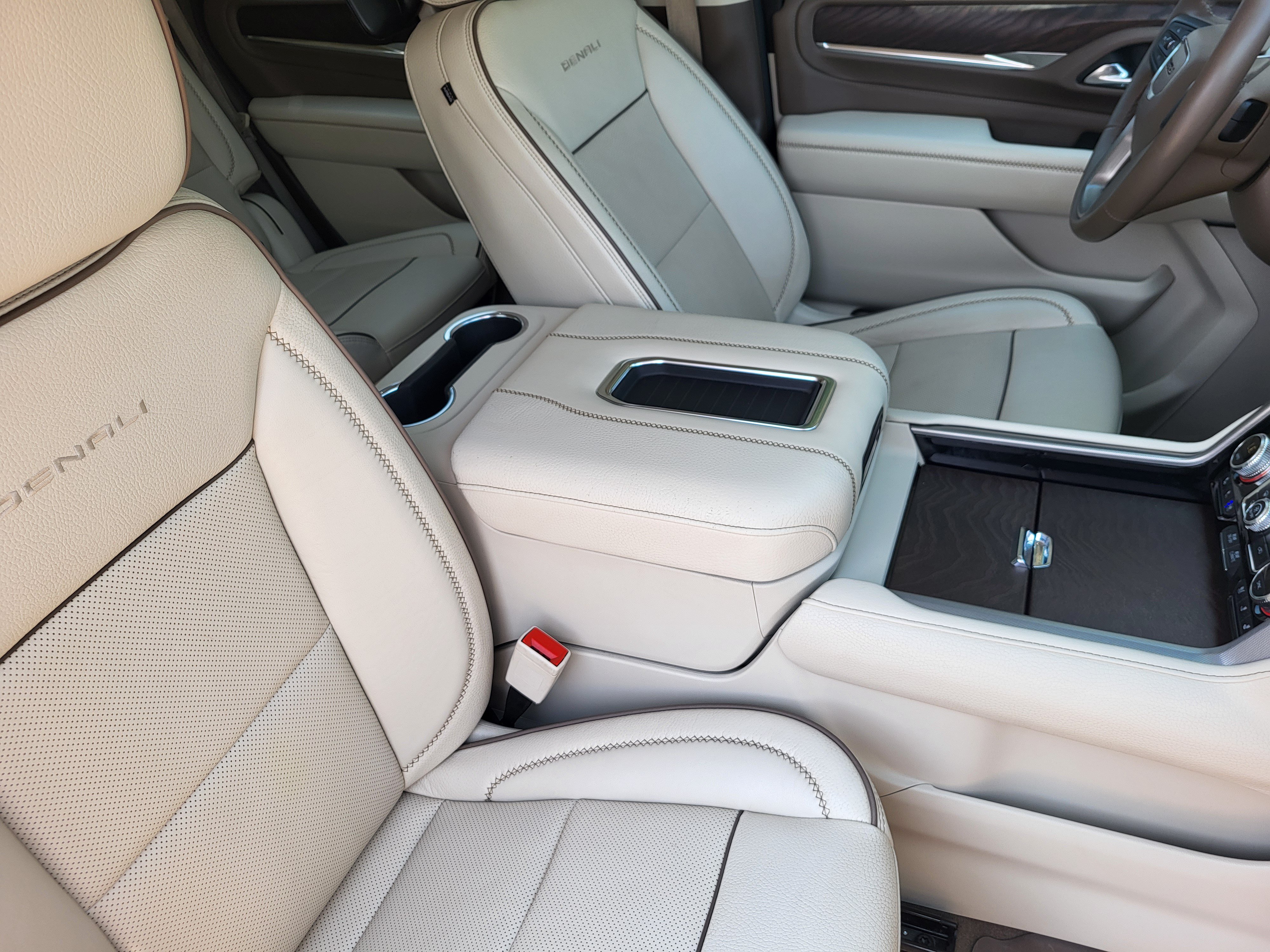 Used 2023 GMC Yukon Denali w/ LPO, Floor Liner Package AWD/4WD image 13