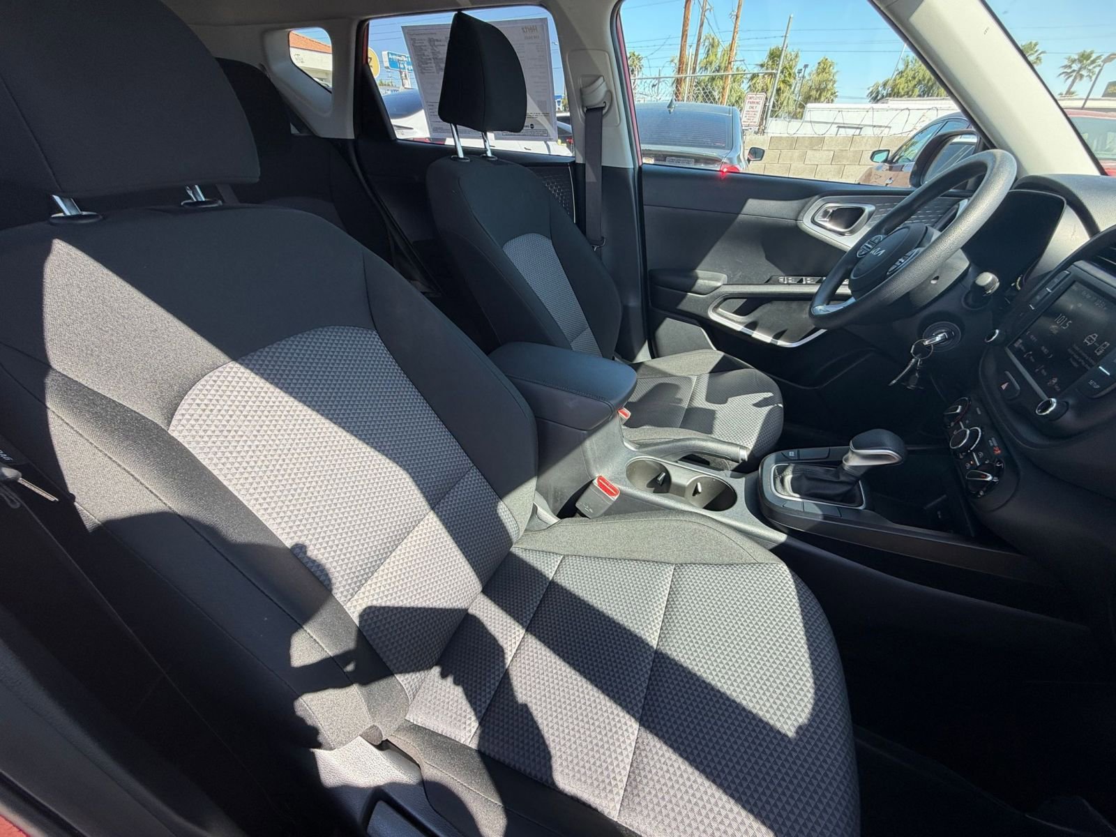 Used 2025 Kia Soul LX w/ LX Technology Package FWD image 34