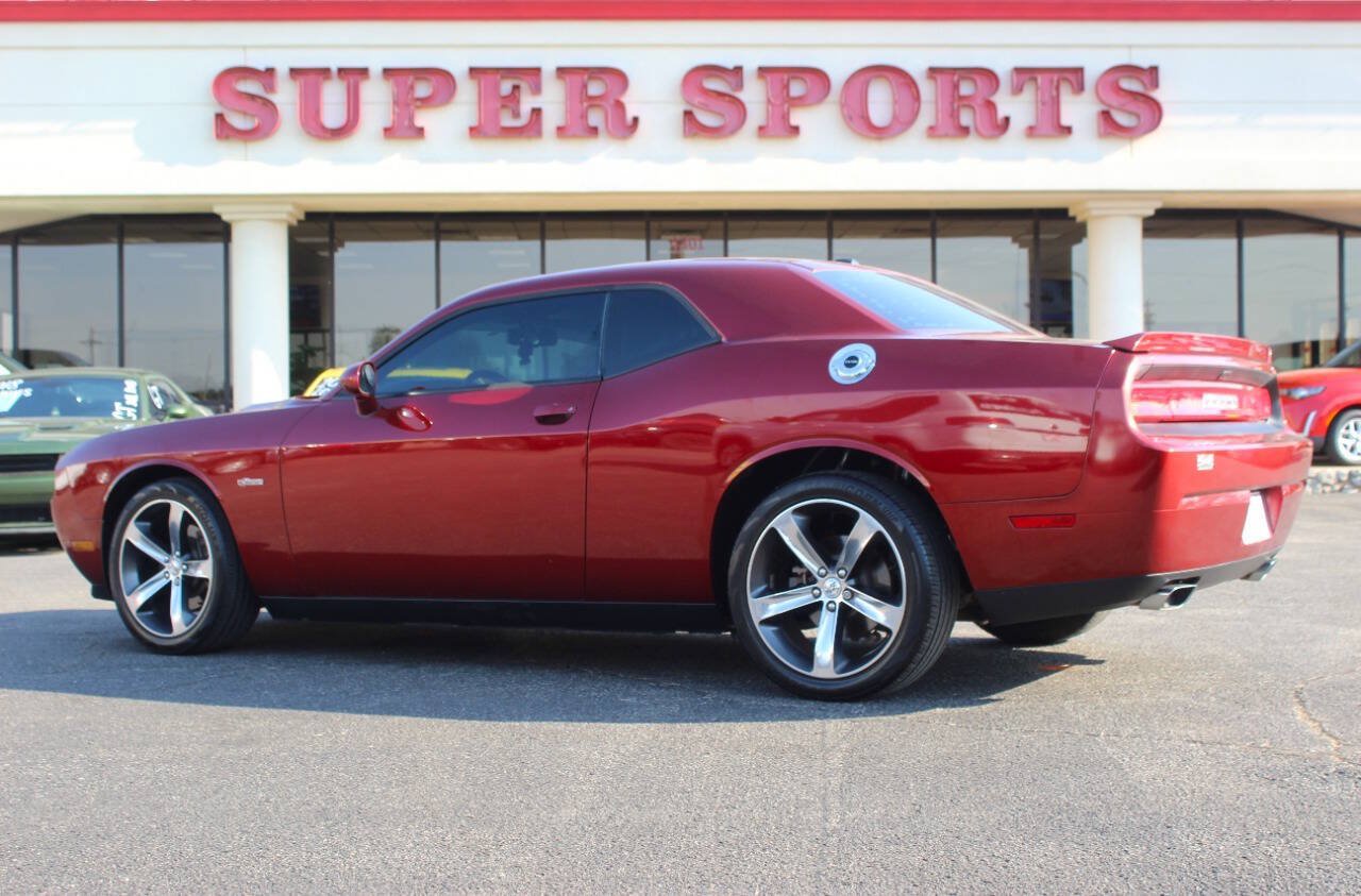 Used 2014 Dodge Challenger SXT RWD image 4