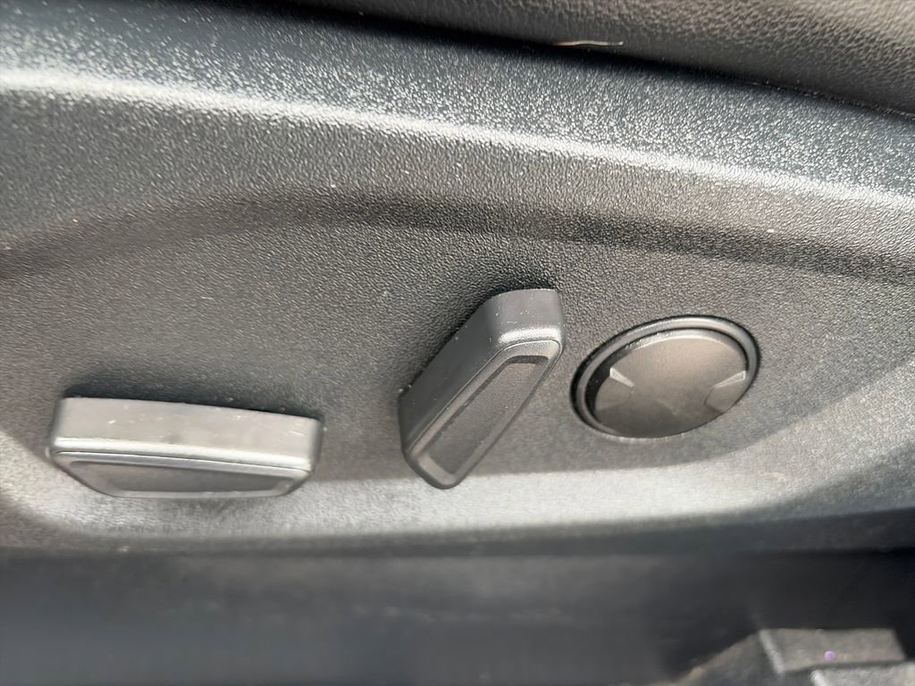 Used 2021 Ford Edge ST image 19