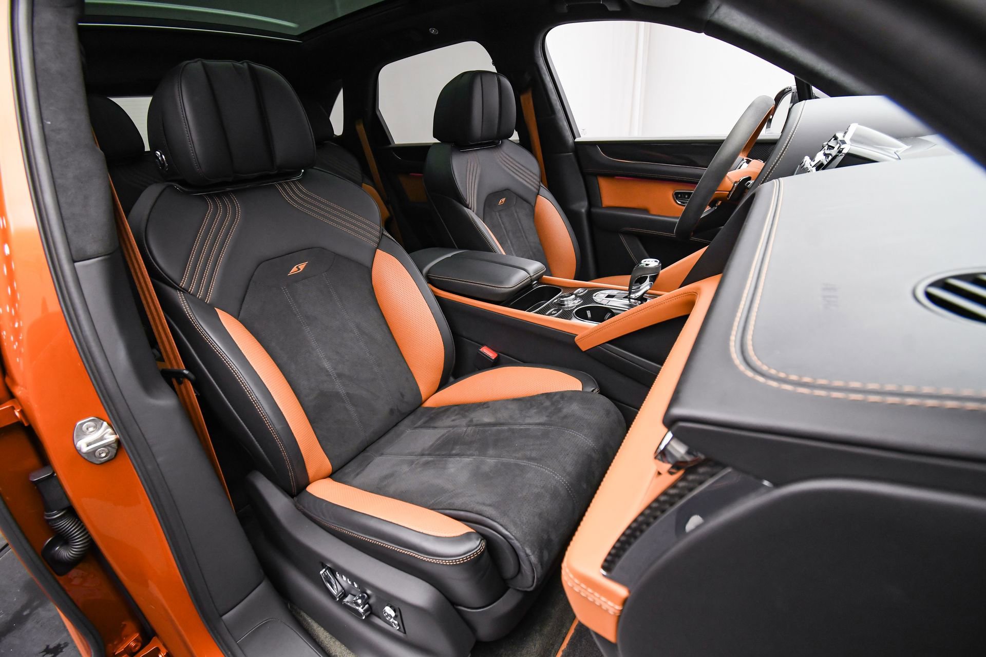 Certified 2022 Bentley Bentayga image 17