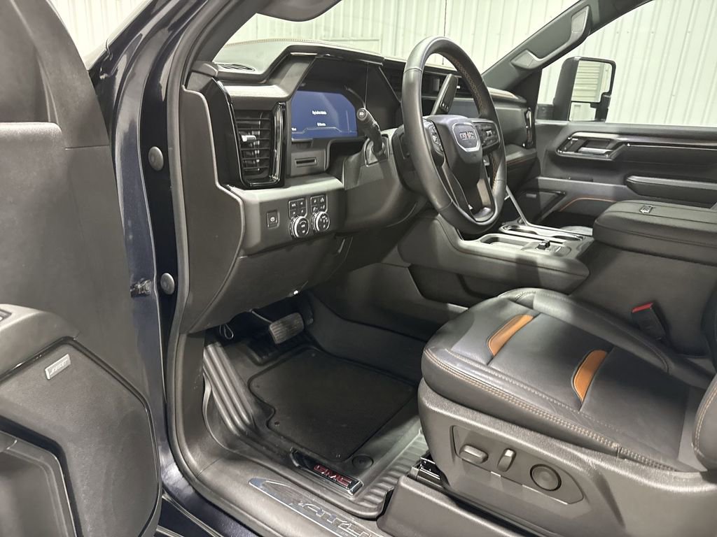 Used 2024 GMC Sierra 2500 AT4 w/ AT4 Preferred Package AWD/4WD image 10