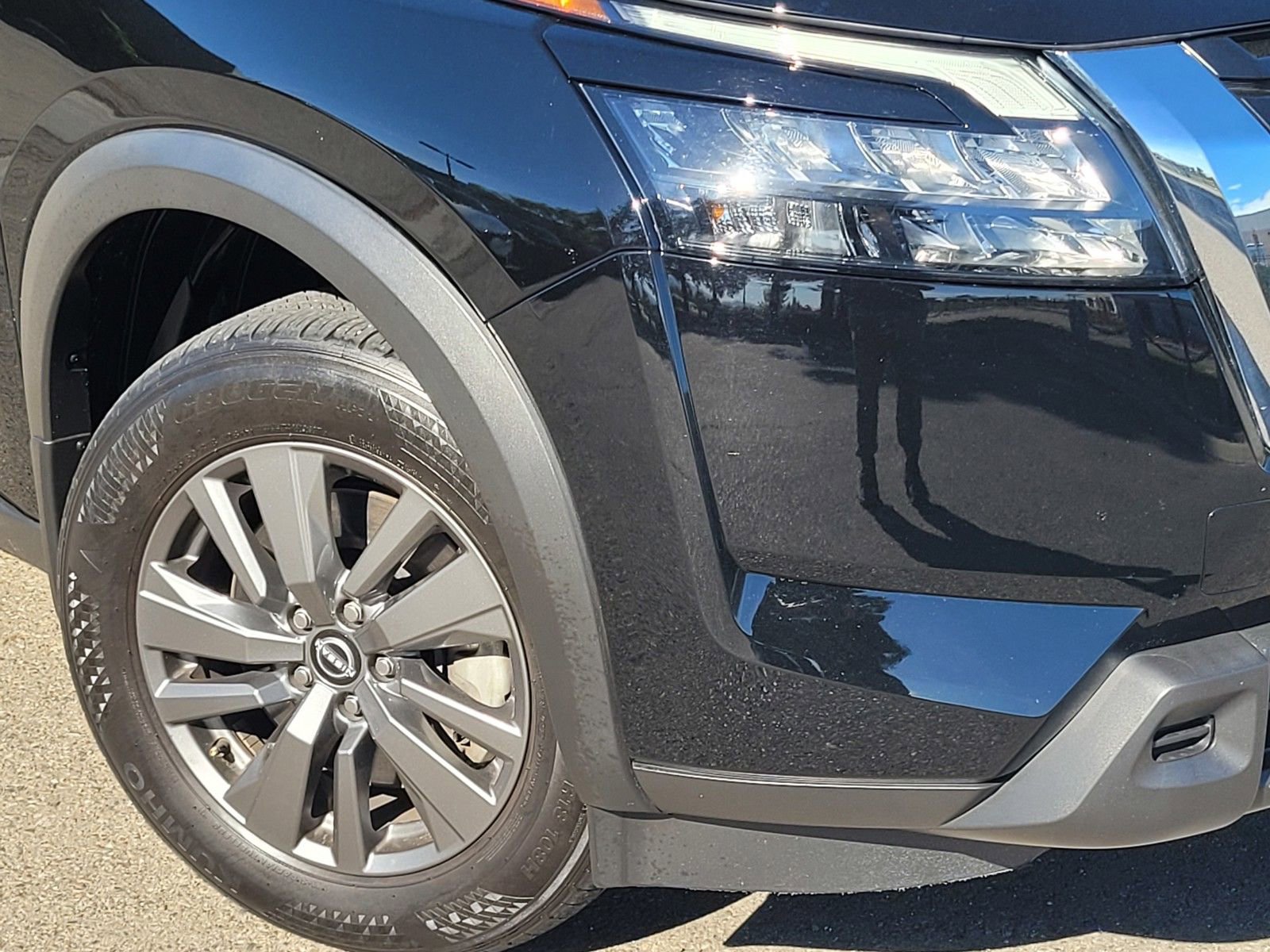 Used 2024 Nissan Pathfinder SV image 9