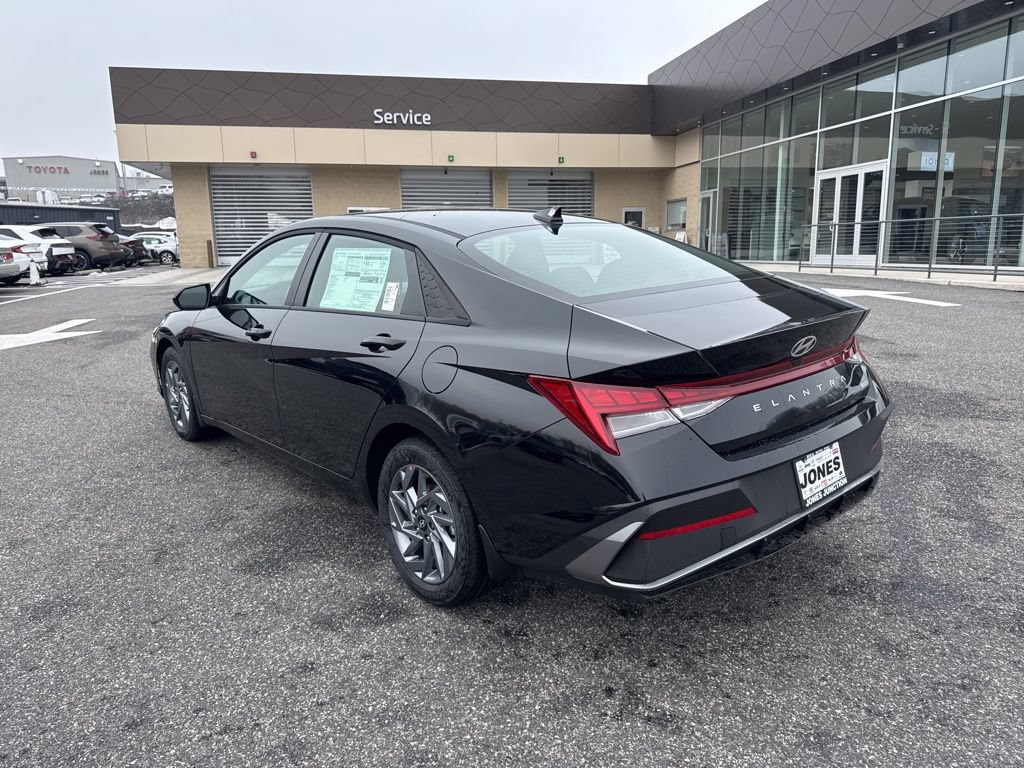 New 2026 Hyundai Elantra Hybrid FWD image 7