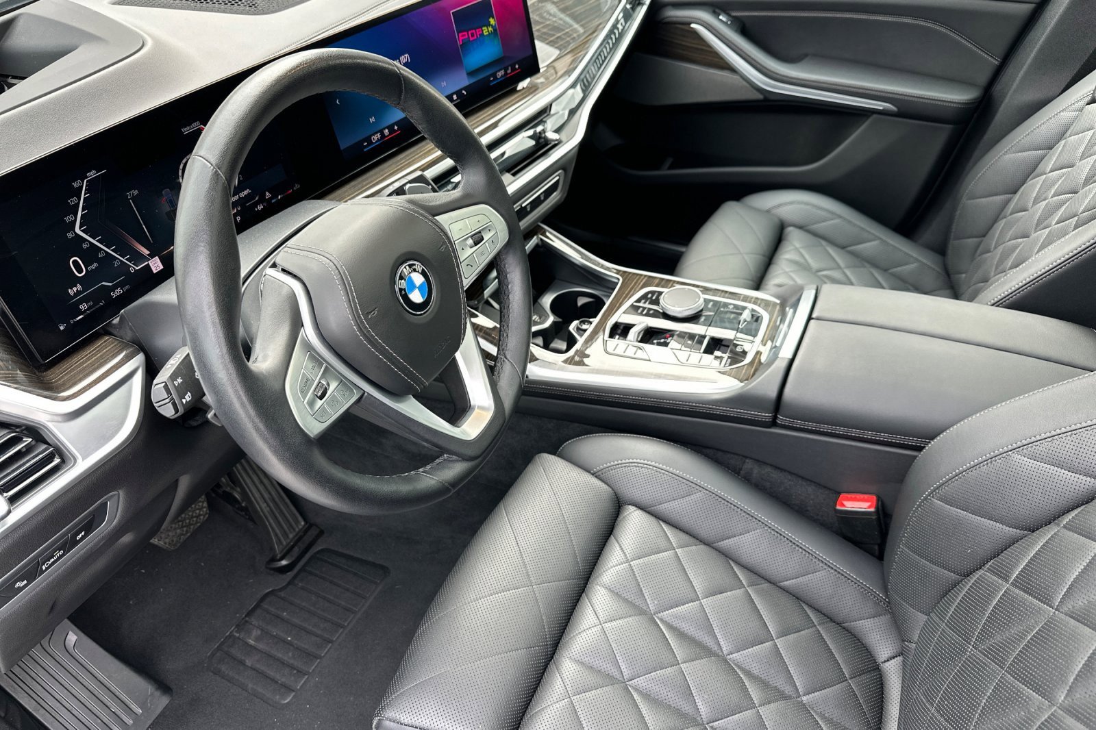 Used 2024 BMW X7 xDrive40i w/ Premium Package AWD/4WD image 9