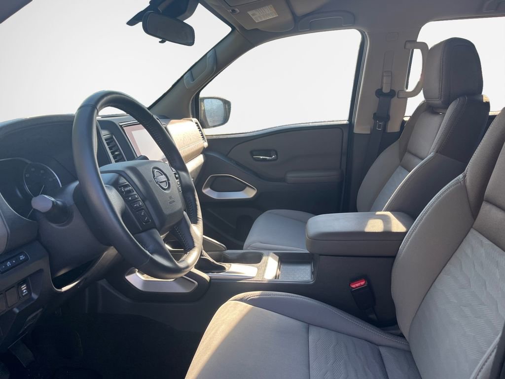 Used 2024 Nissan Frontier SV w/ SV Convenience Package image 11