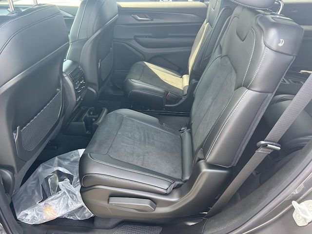 New 2025 Jeep Grand Cherokee L Altitude image 16