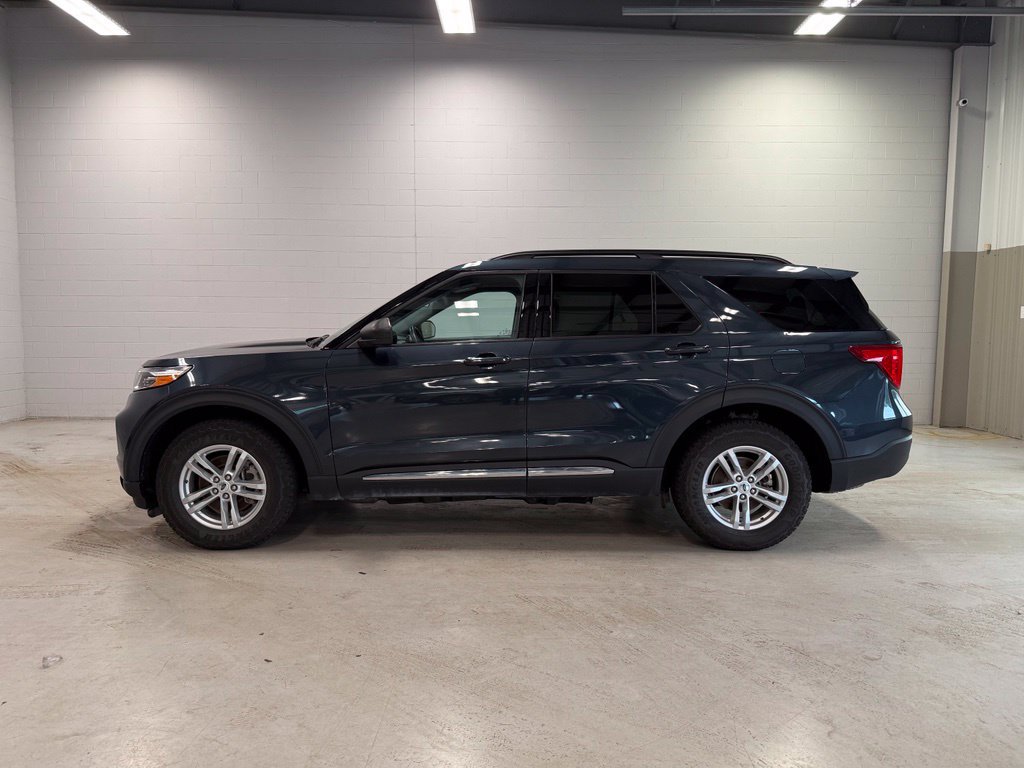 Used 2023 Ford Explorer XLT w/ Equipment Group 202A AWD/4WD image 4