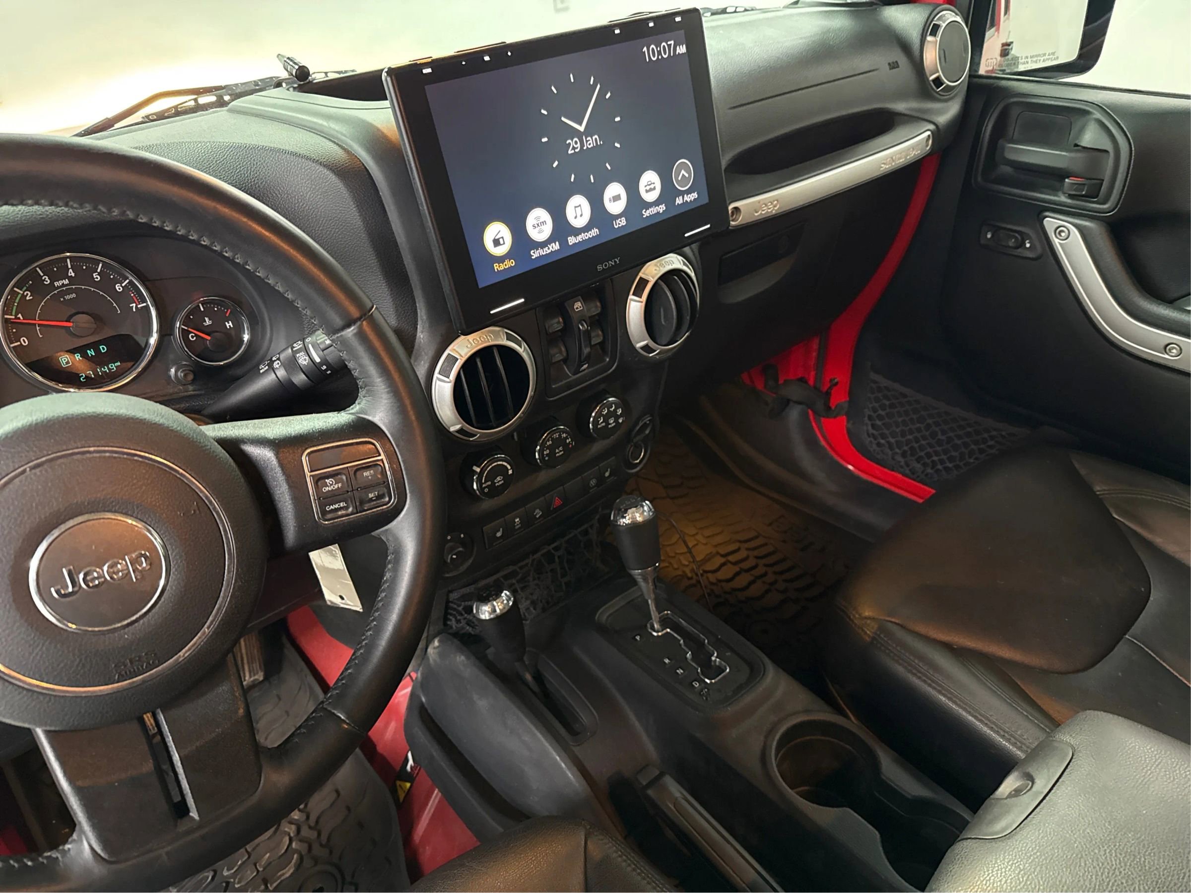 Used 2016 Jeep Wrangler Unlimited Rubicon w/ Connectivity Group AWD/4WD image 15
