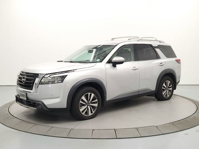 Used 2022 Nissan Pathfinder SL AWD/4WD image 3