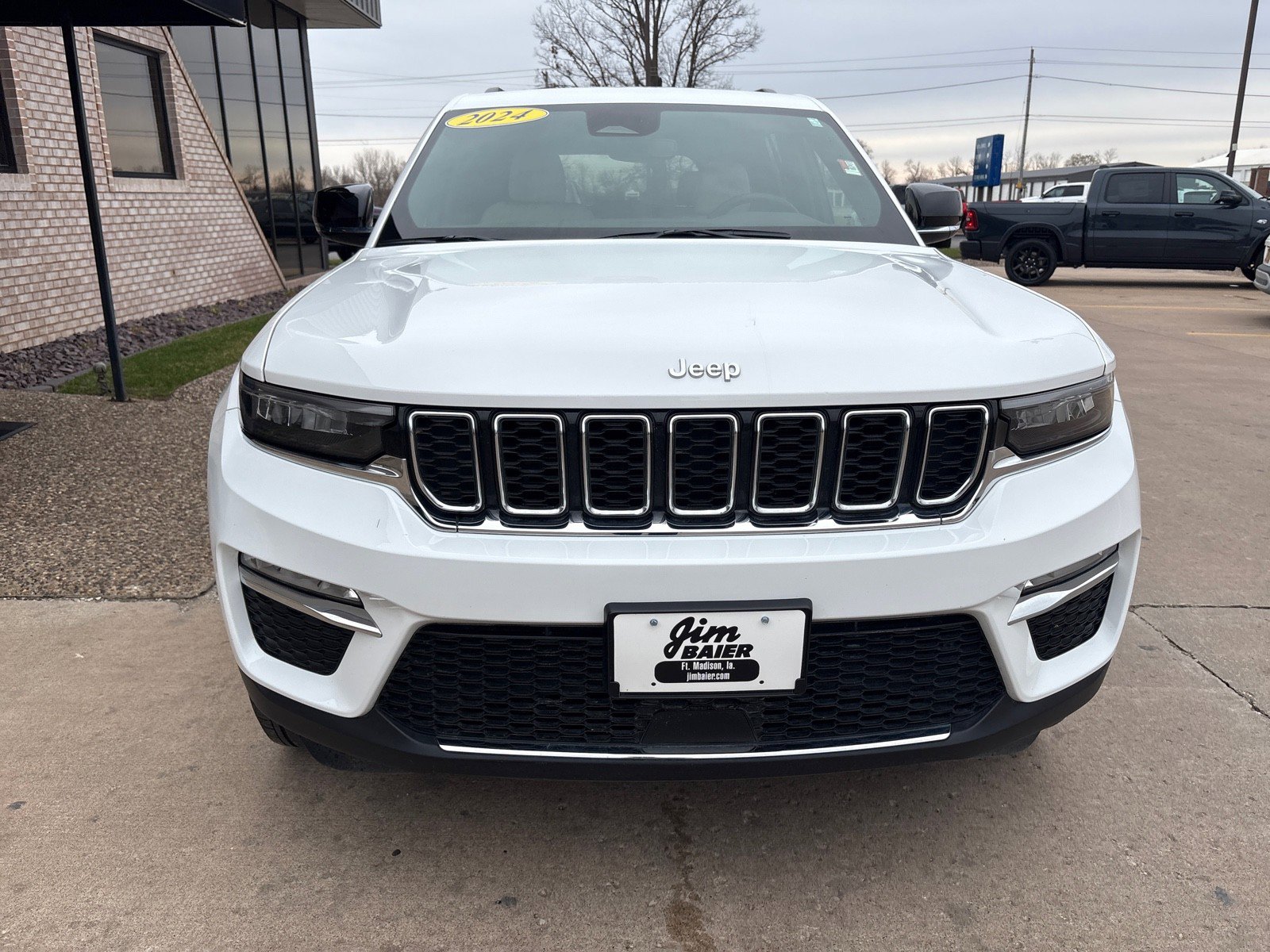 Used 2024 Jeep Grand Cherokee Limited AWD/4WD image 7