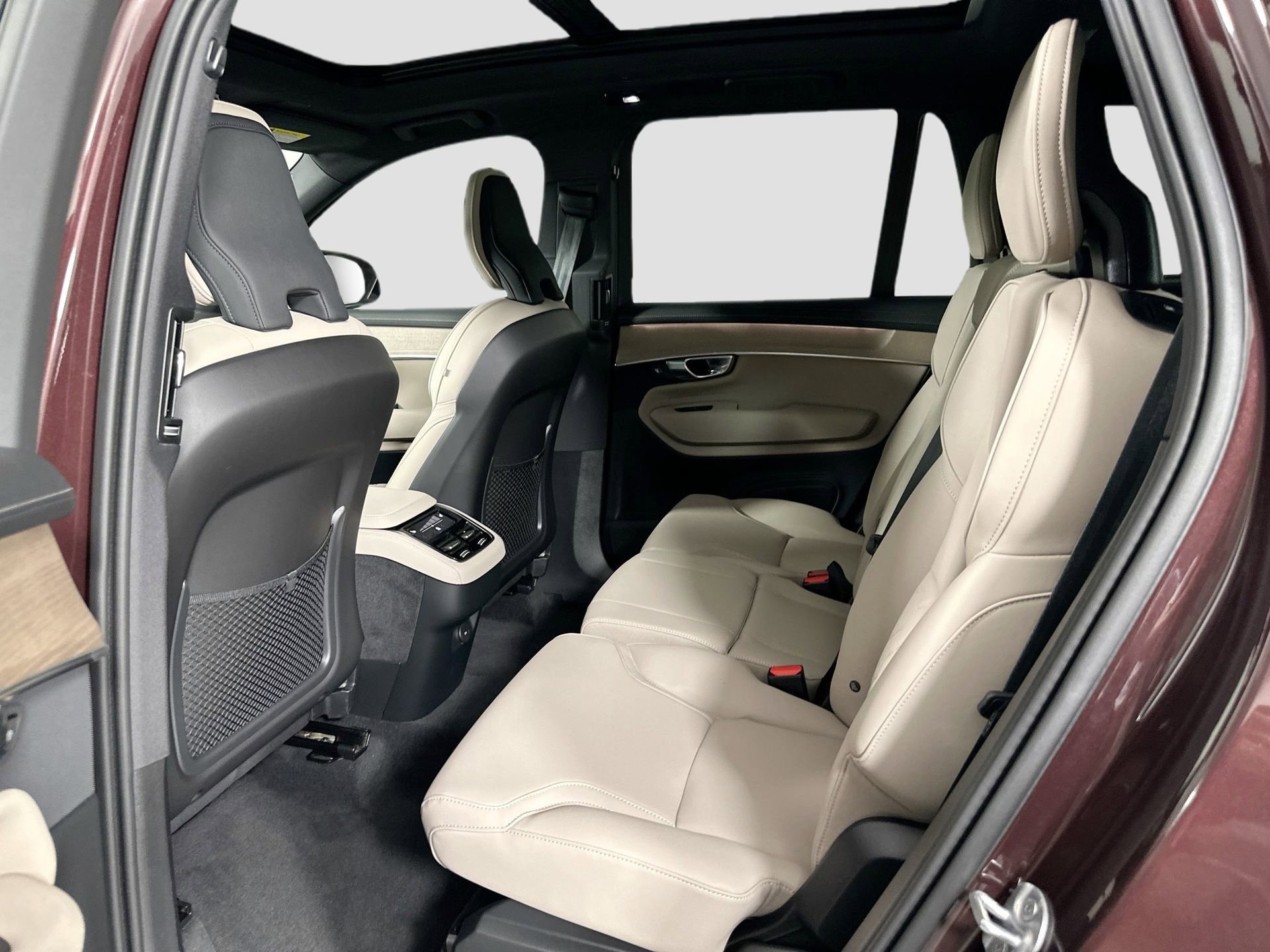 New 2026 Volvo XC90 B5 Plus w/ Protection Package Premier AWD/4WD image 24