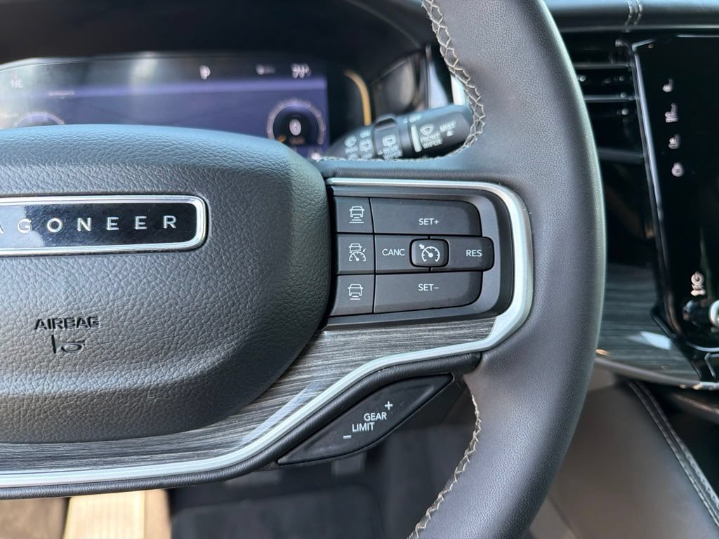 Certified 2022 Jeep Wagoneer Series III AWD/4WD image 17