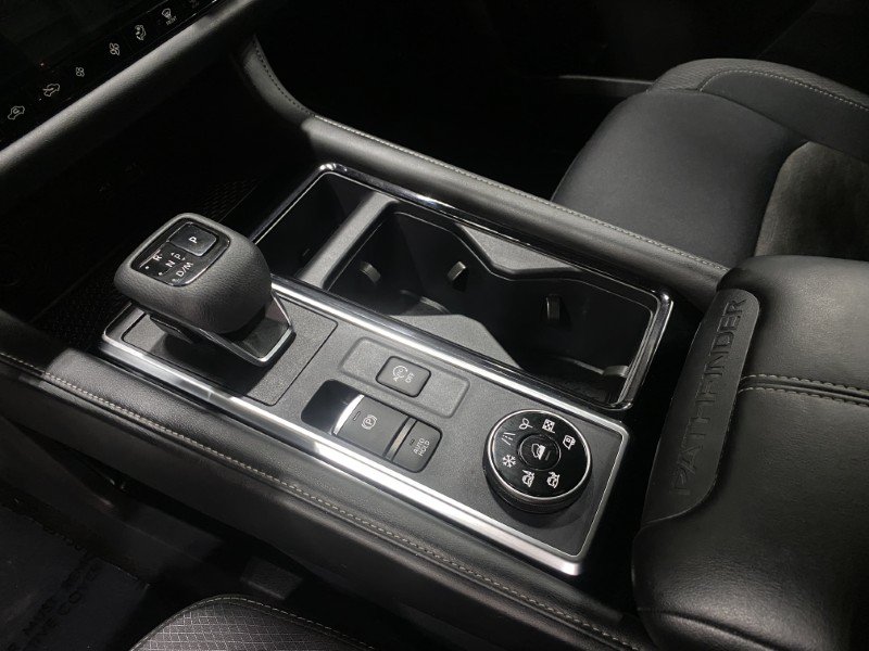 Used 2024 Nissan Pathfinder SV AWD/4WD image 37
