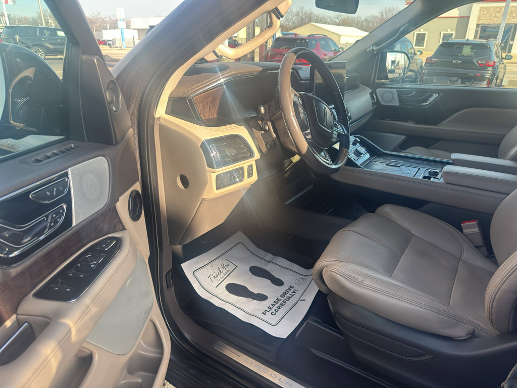 Used 2022 Lincoln Navigator L Reserve image 7