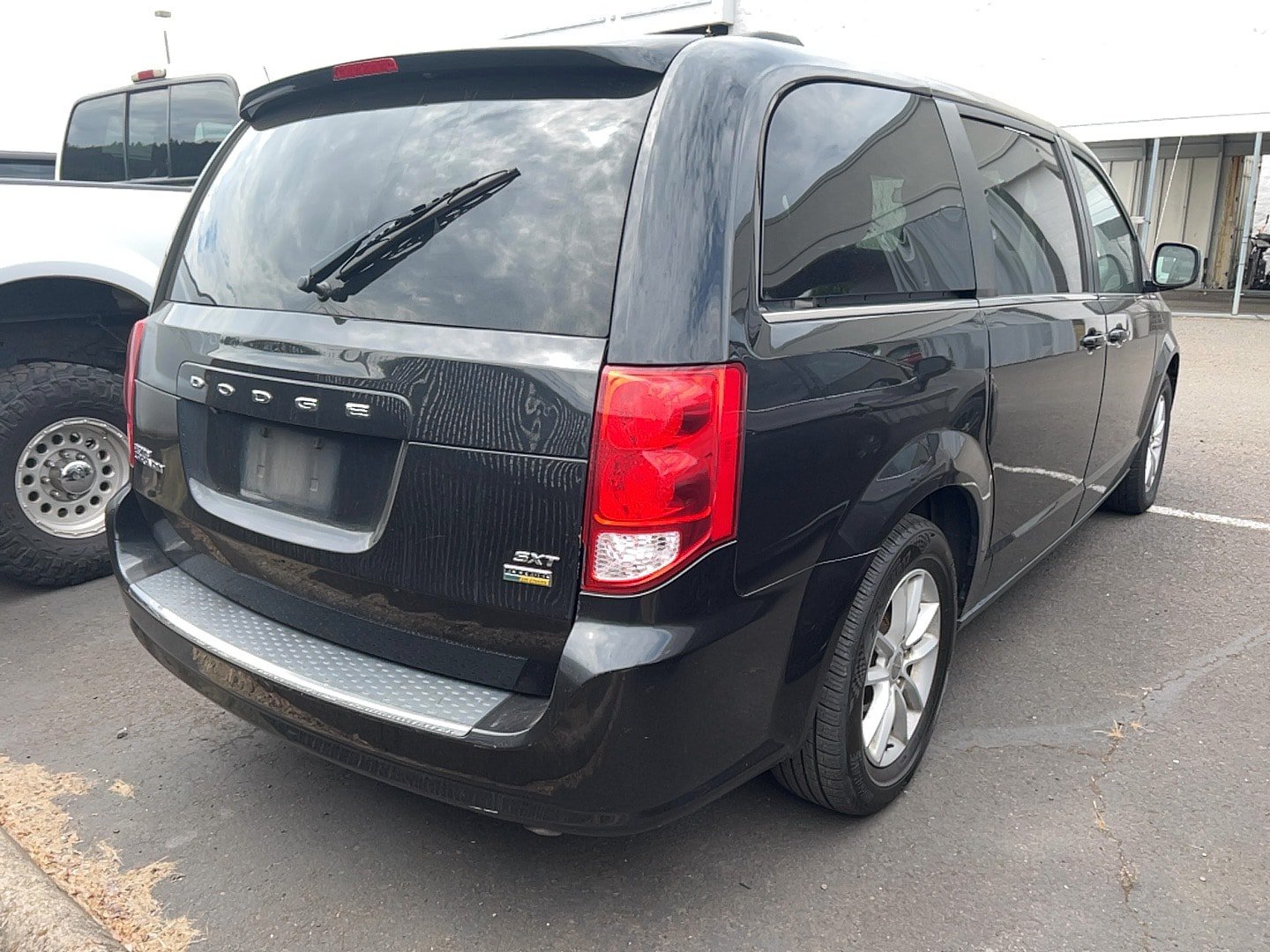 Used 2019 Dodge Grand Caravan SXT FWD image 2