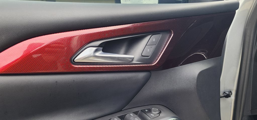 Used 2025 Chevrolet Traverse Z71 w/ LPO, Floor Liner Package AWD/4WD image 13