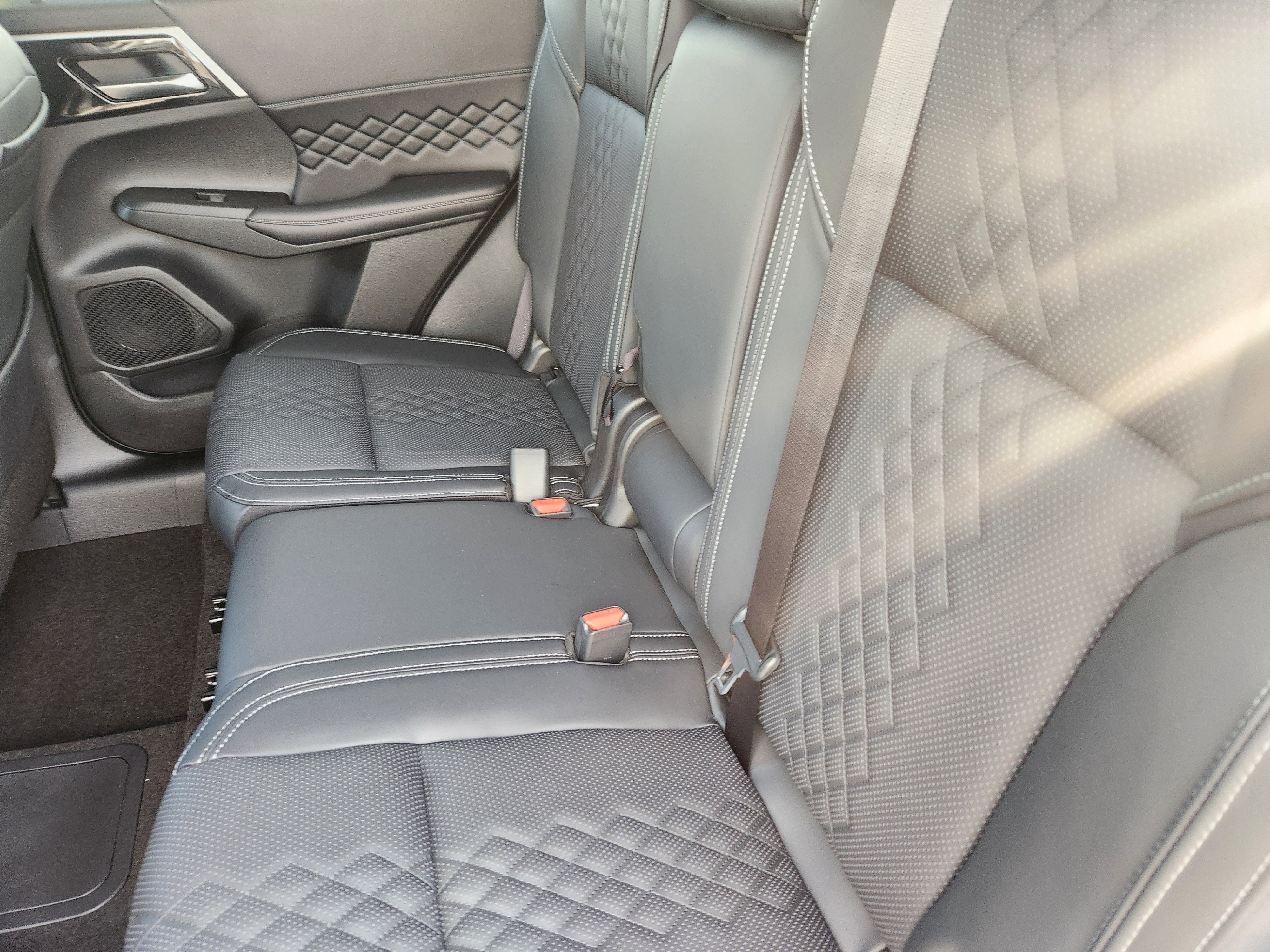 New 2025 Mitsubishi Outlander SEL Black Edition image 21