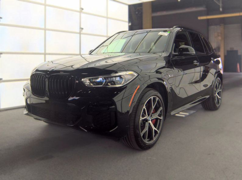 Used 2022 BMW X5 xDrive45e w/ M Sport Package AWD/4WD image 3
