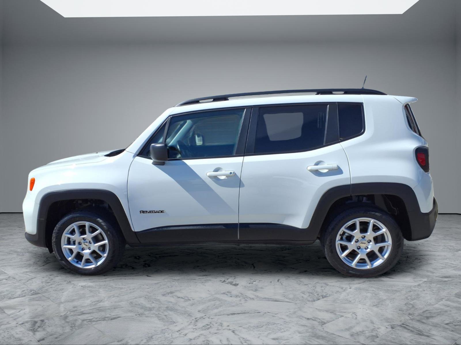 Used 2023 Jeep Renegade Latitude w/ Premium Group AWD/4WD image 4
