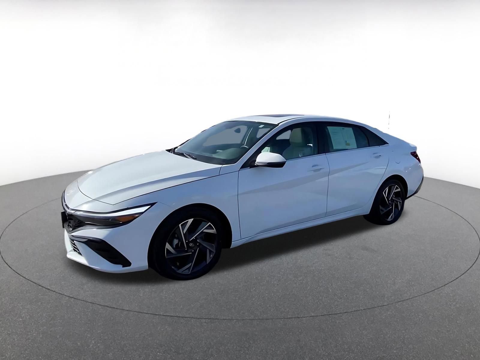 Used 2025 Hyundai Elantra Limited FWD image 8