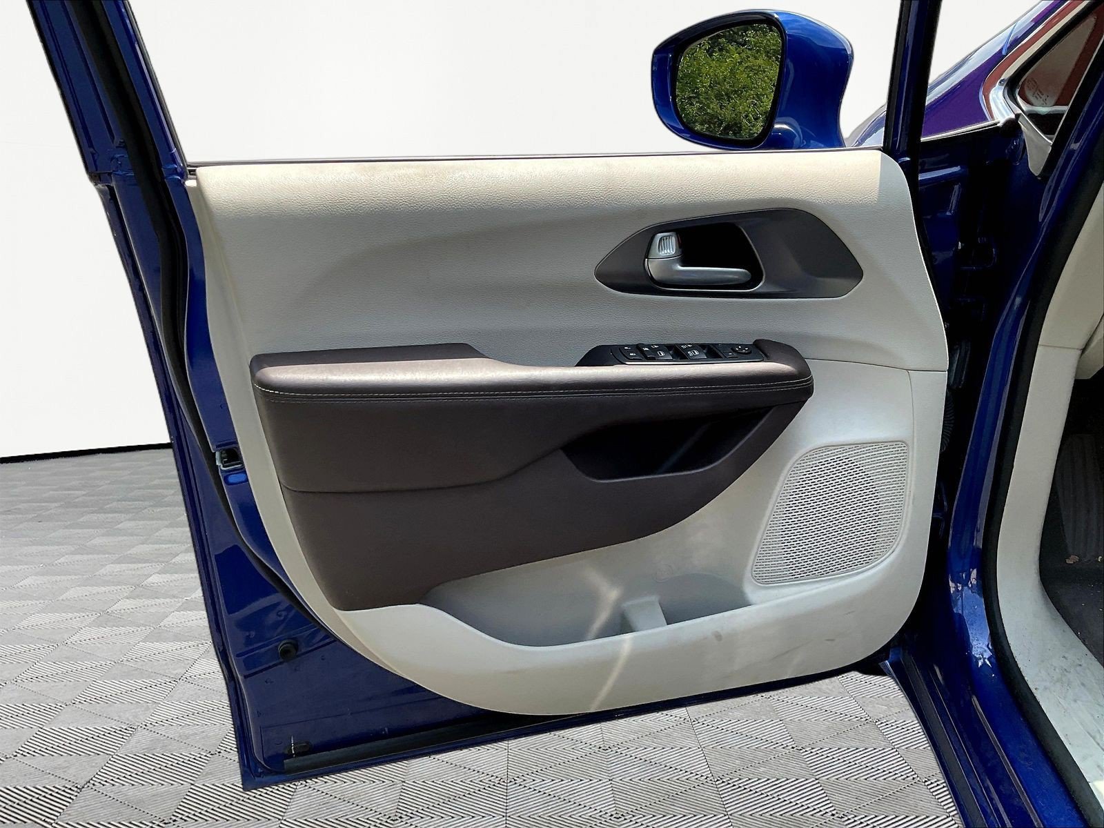 Used 2019 Chrysler Pacifica Touring Plus FWD image 21