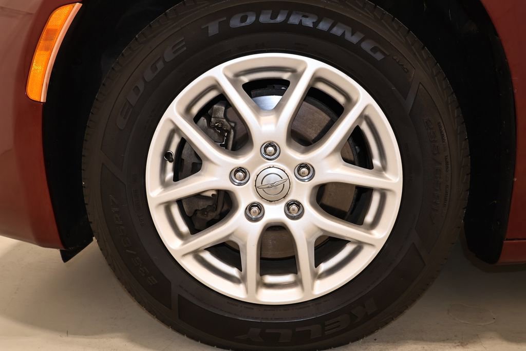 Used 2017 Chrysler Pacifica Touring image 41