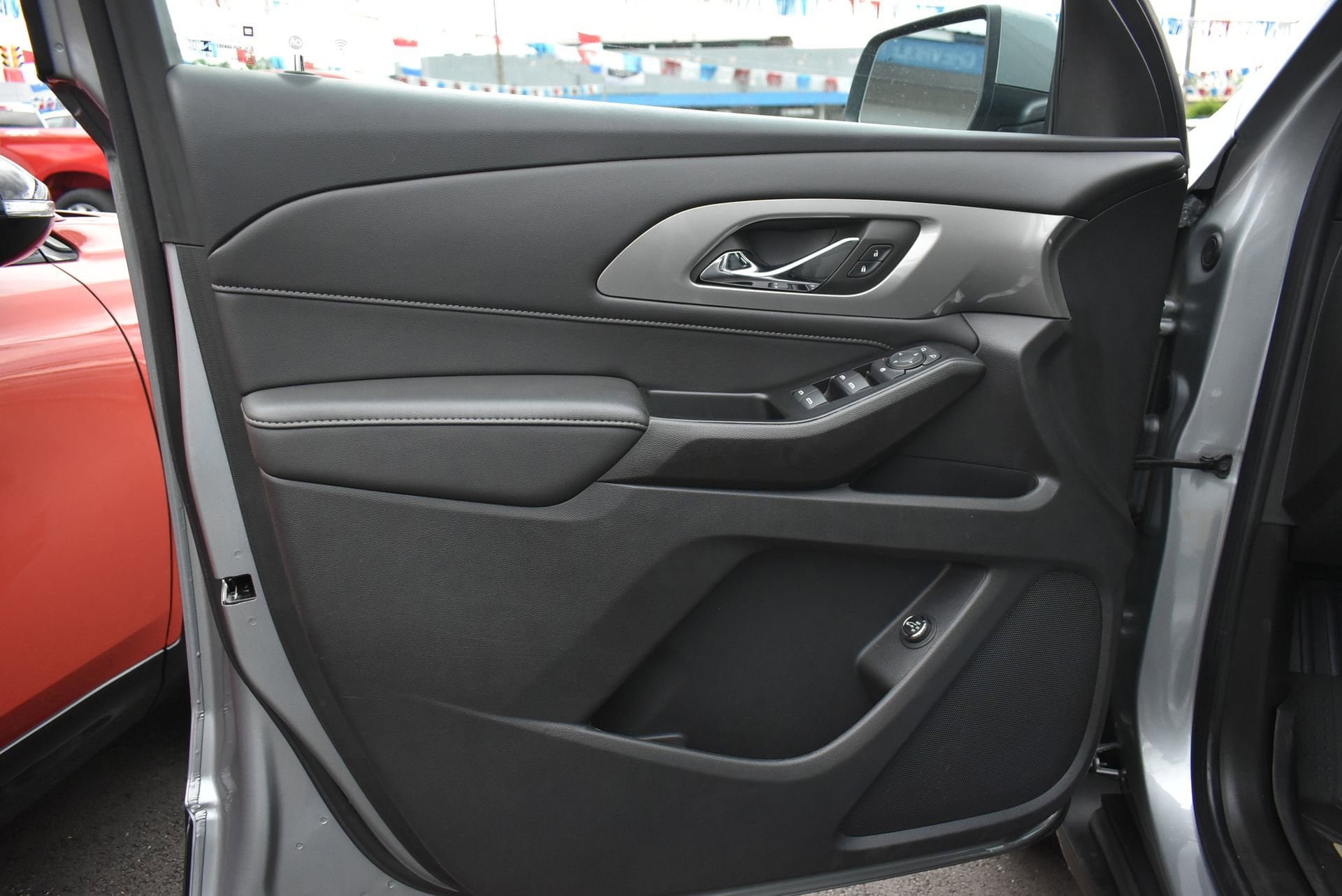 Used 2023 Chevrolet Traverse LT FWD image 12