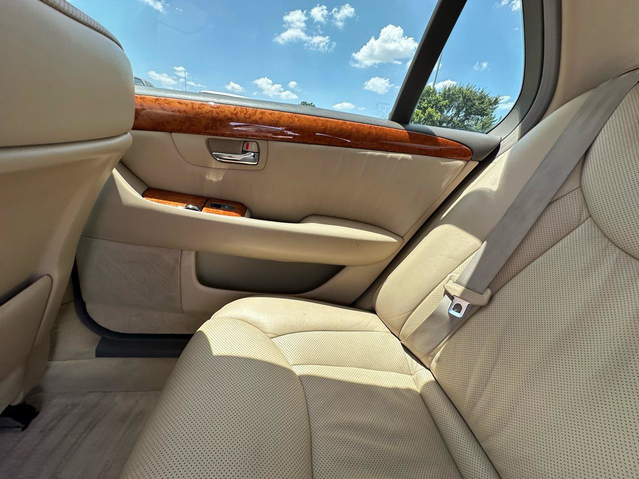 Used 2004 Lexus LS 430 w/ Premium Pkg RWD image 37